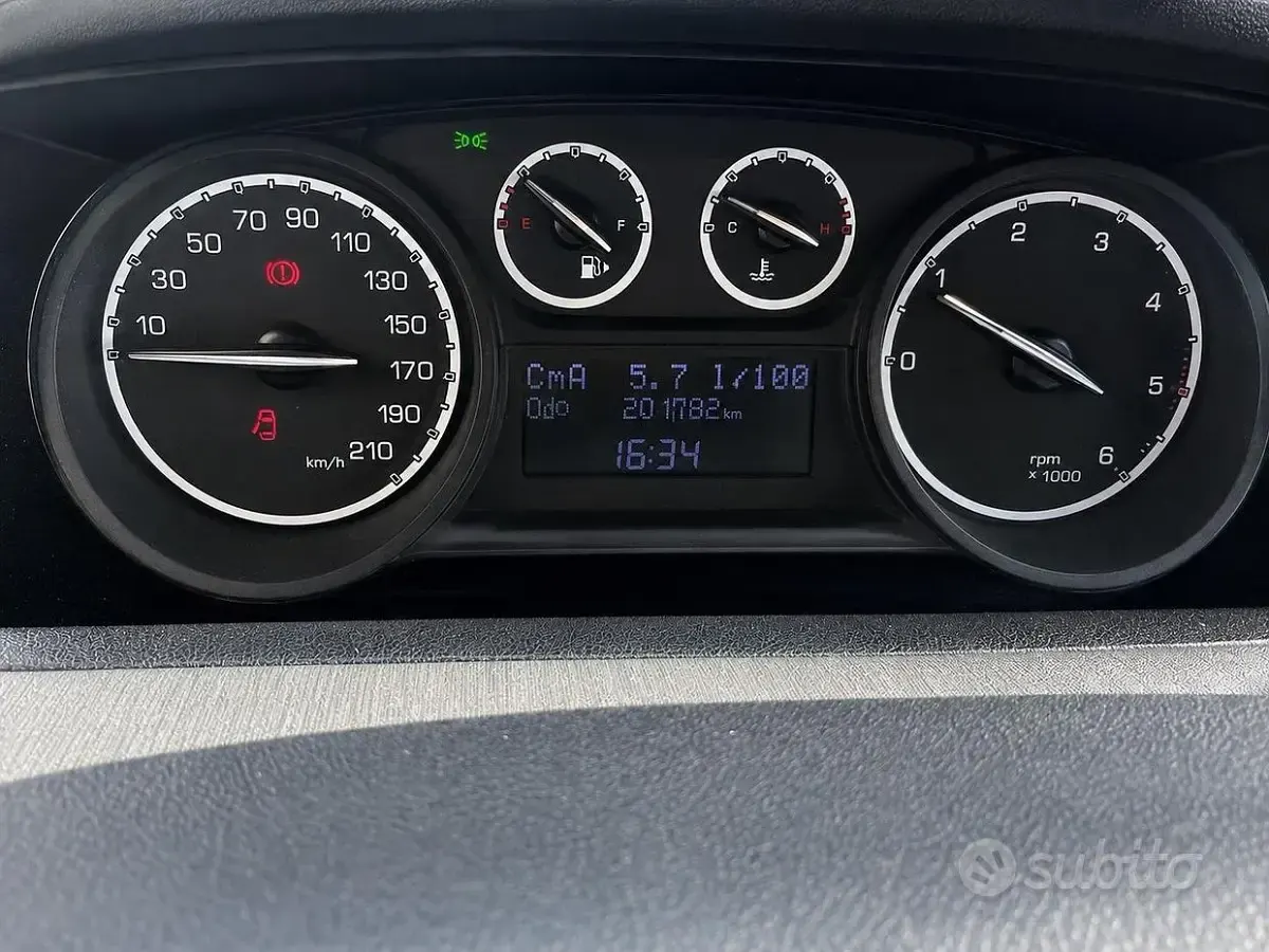 Usata Lancia Ypsilon 95 CV (69 kW) 2012 Nero Utilitaria