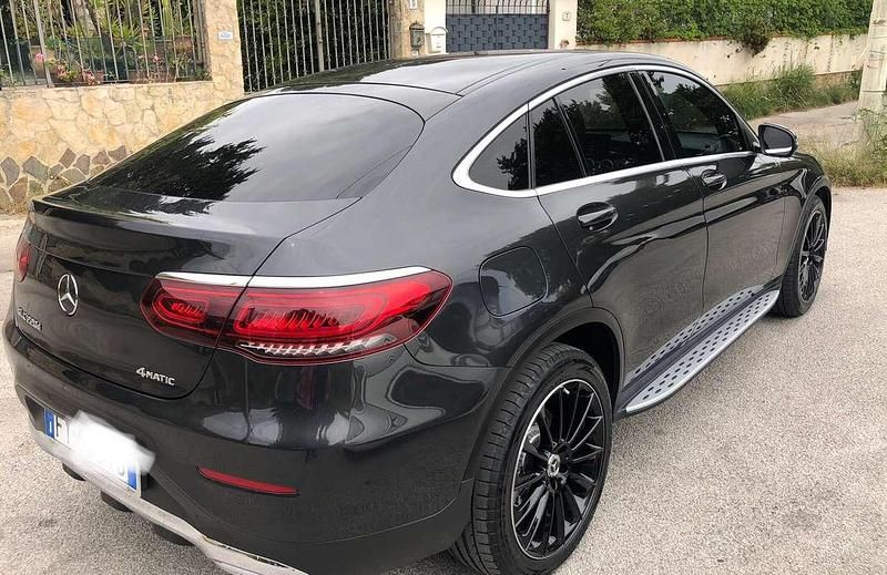 Usata Mercedes GLC220 194 CV (142 kW) 2020 Grigio Coupé