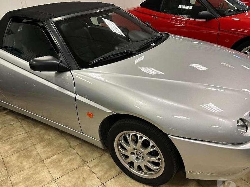 Usata Alfa Romeo Spider 144 CV (105 kW) 1999 Argento Cabrio