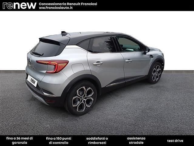 Usata Renault Captur Intens 101 CV (74 kW) 2023 Grigio chiaro SUV
