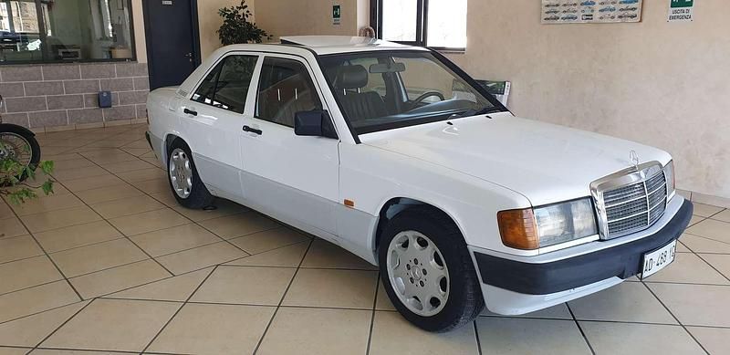 Usata Mercedes 190 109 CV (80 kW) 1991 Bianco Berlina