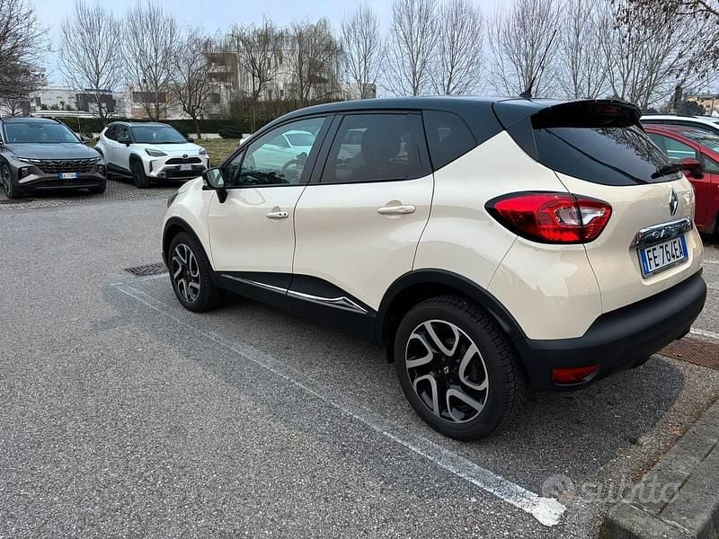 Usata Renault Captur 110 CV (80 kW) 2016 Bianco SUV