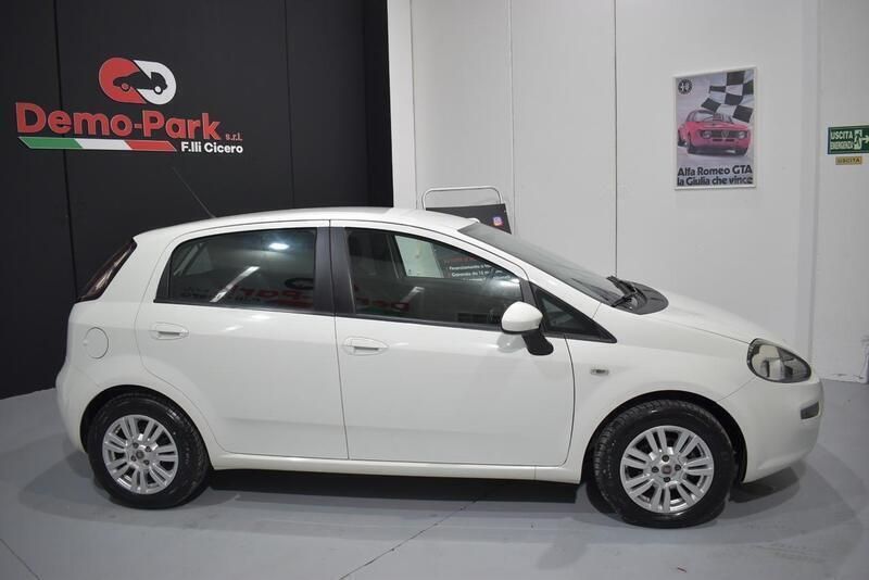 Usata Fiat Punto Street 75 CV (55 kW) 2014 Bianco Utilitaria