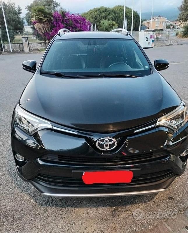 Usata Toyota RAV4 143 CV (105 kW) 2016 Nero SUV