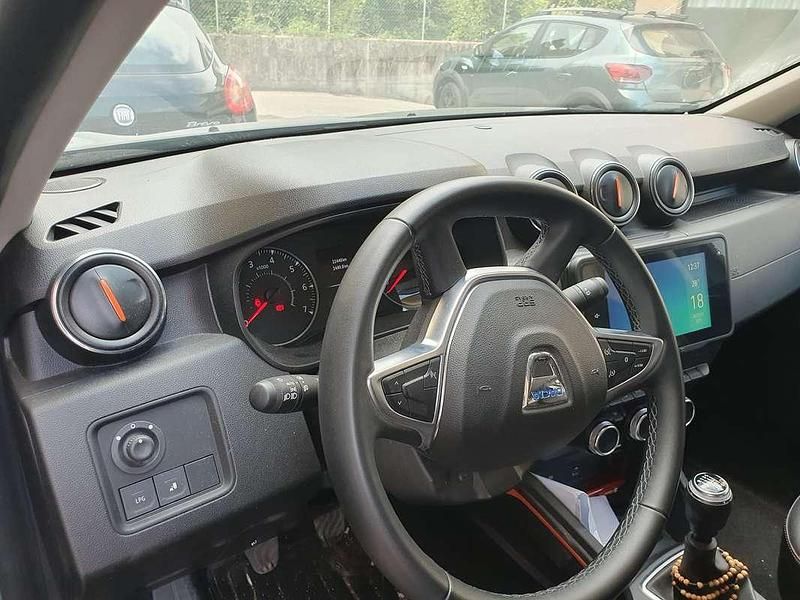 Grigio Usata 2022 Dacia Duster Extreme SUV | 18.000 € (Cara) - Immagine 1/3