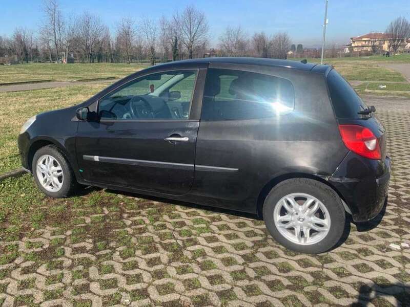 Usato 2007 Renault Clio III 1.1 Benzin 75 CV (1.800 €)