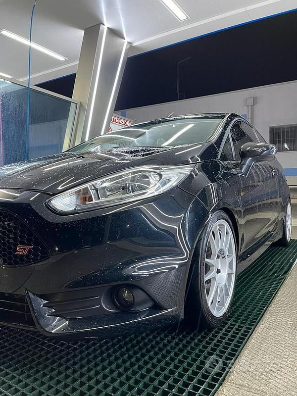 Usata Ford Fiesta ST 182 CV (133 kW) 2015 Nero Berlina