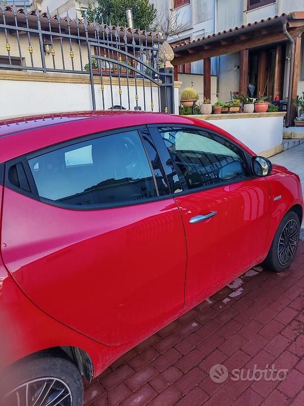 Usata Lancia Ypsilon S 69 CV (50 kW) 2021 Rosso Utilitaria