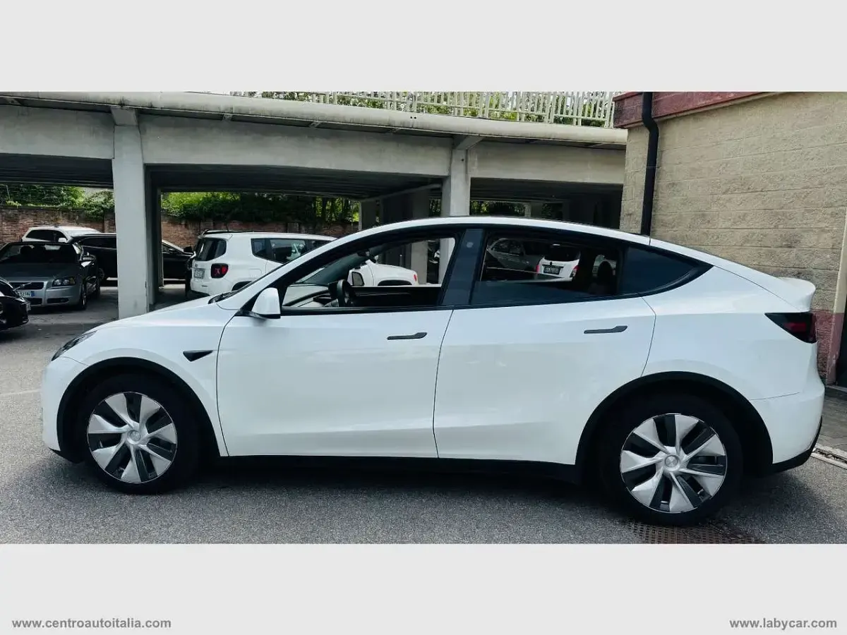 Usata Tesla Model Y 189 kW (258 CV) 2023 Bianco SUV