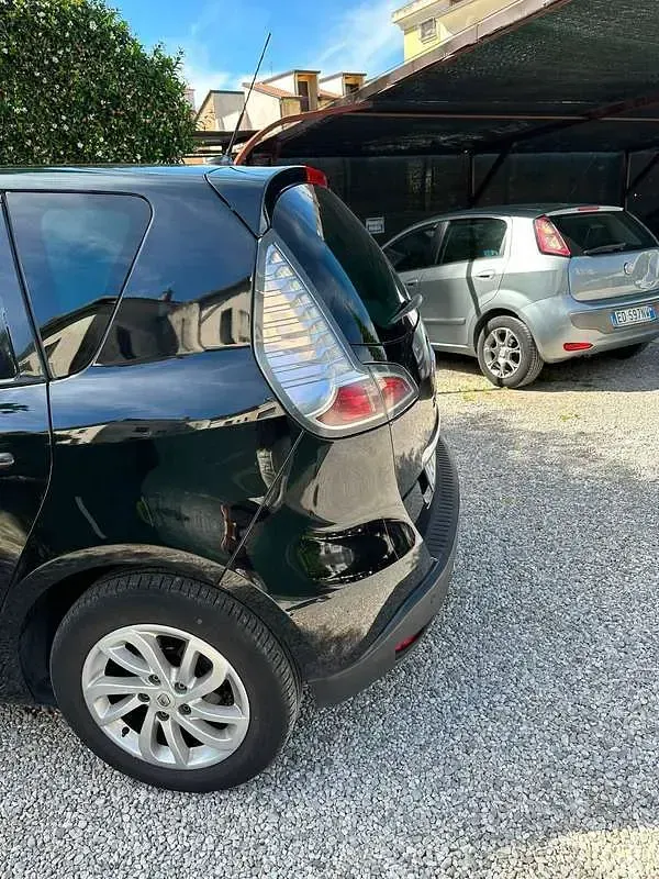 Usata Renault Scénic III 110 CV (80 kW) 2014 Nero Monovolume