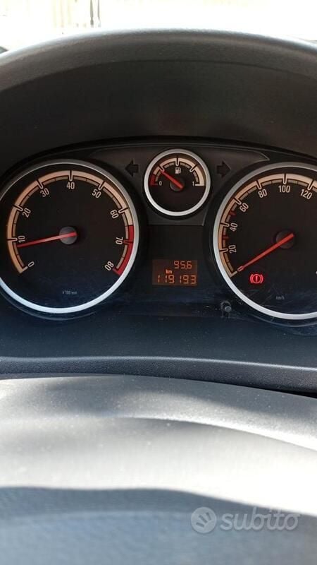 Usata Opel Corsa 60 CV (44 kW) 2012 Grigio Utilitaria