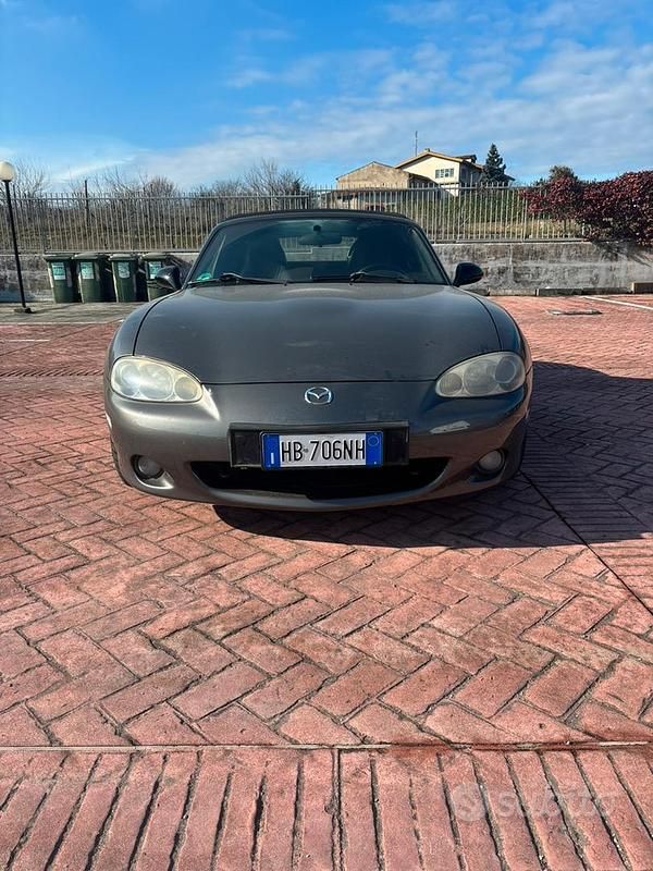 Usata Mazda MX5 Inclusive 145 CV (106 kW) 2003 Grigio Cabrio