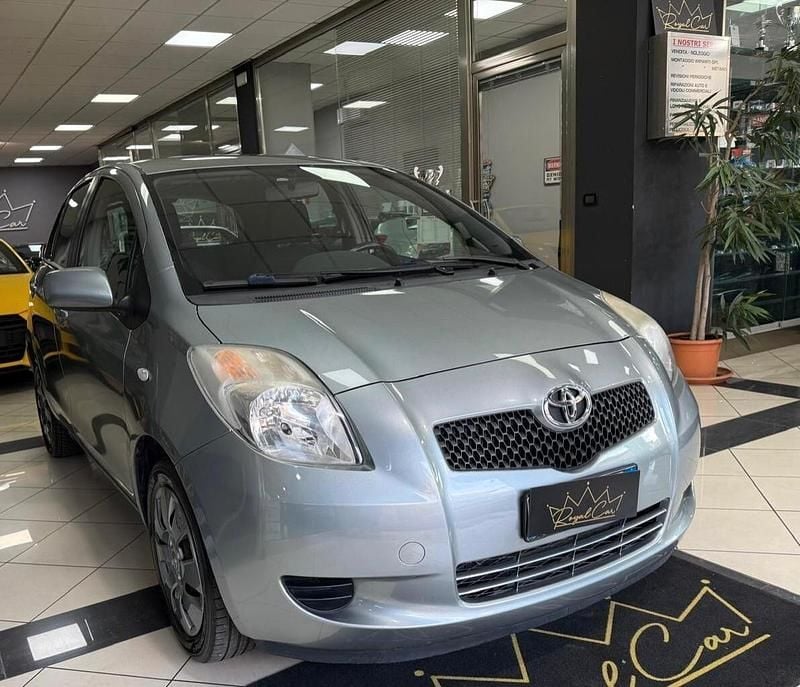 Usata Toyota Yaris Sol 84 CV (61 kW) 2006 Argento Berlina