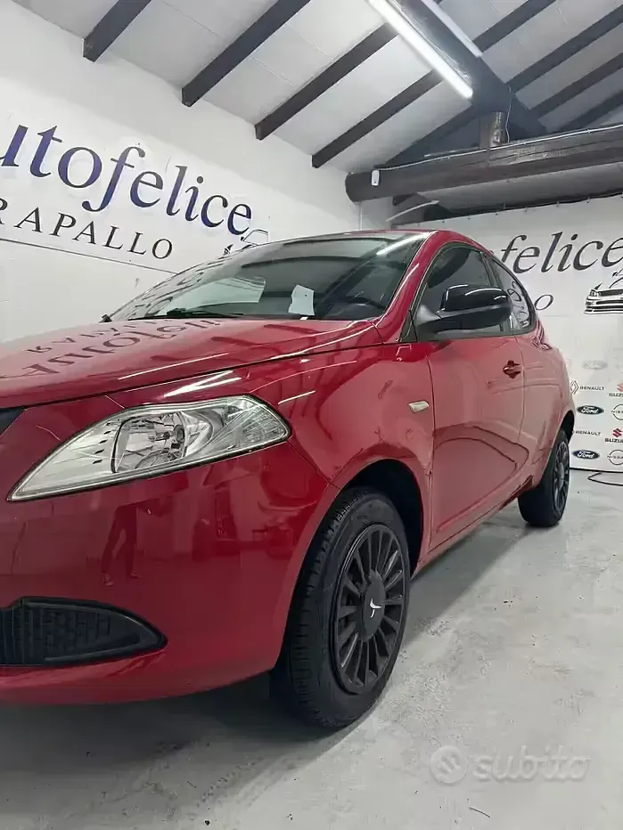 Usata Lancia Ypsilon 80 CV (58 kW) 2015 Rosso Utilitaria
