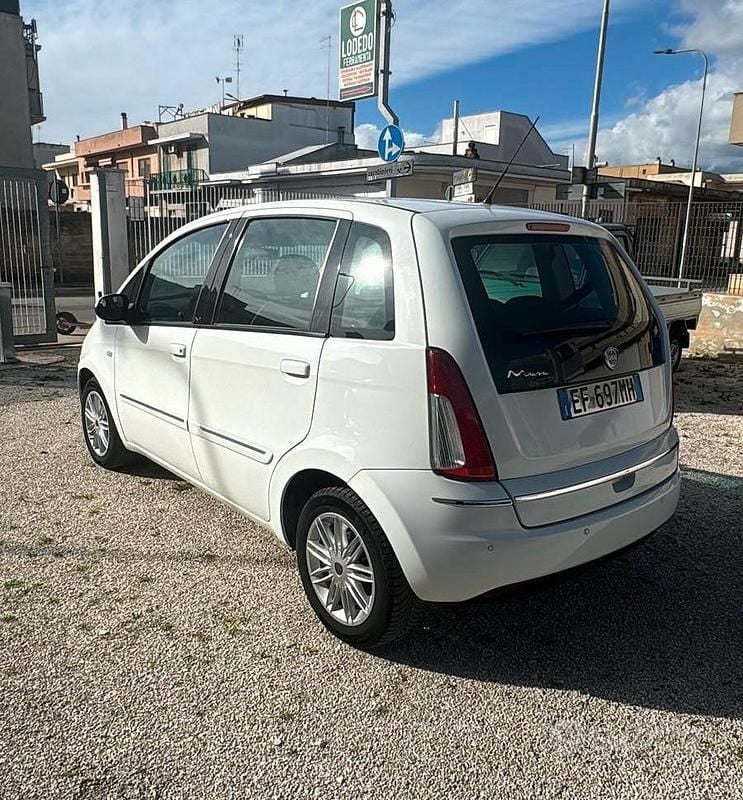 Usata Lancia Musa 95 CV (69 kW) 2011 Bianco Monovolume