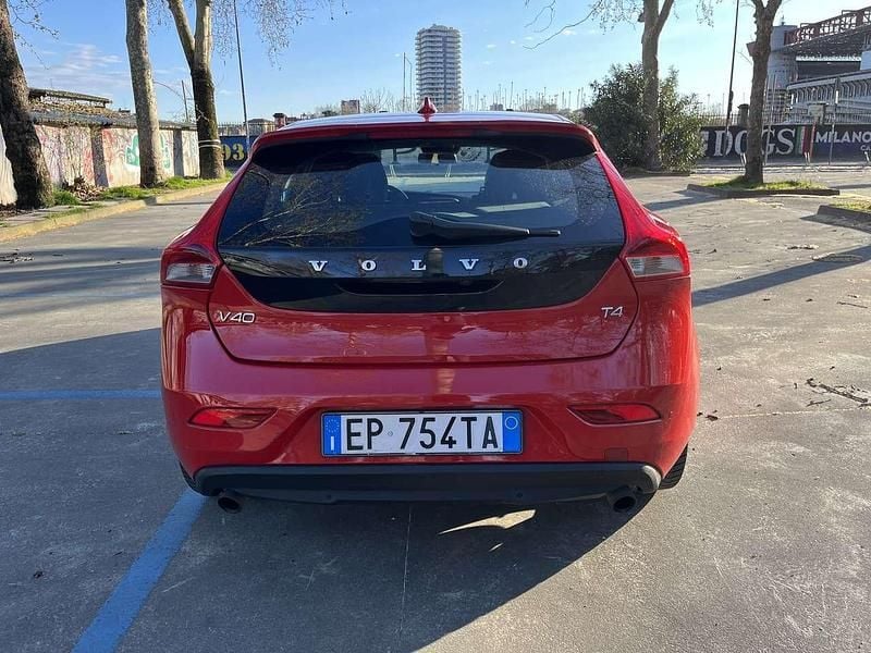 Usata Volvo V40 Plus 179 CV (131 kW) 2013 Rosso Berlina