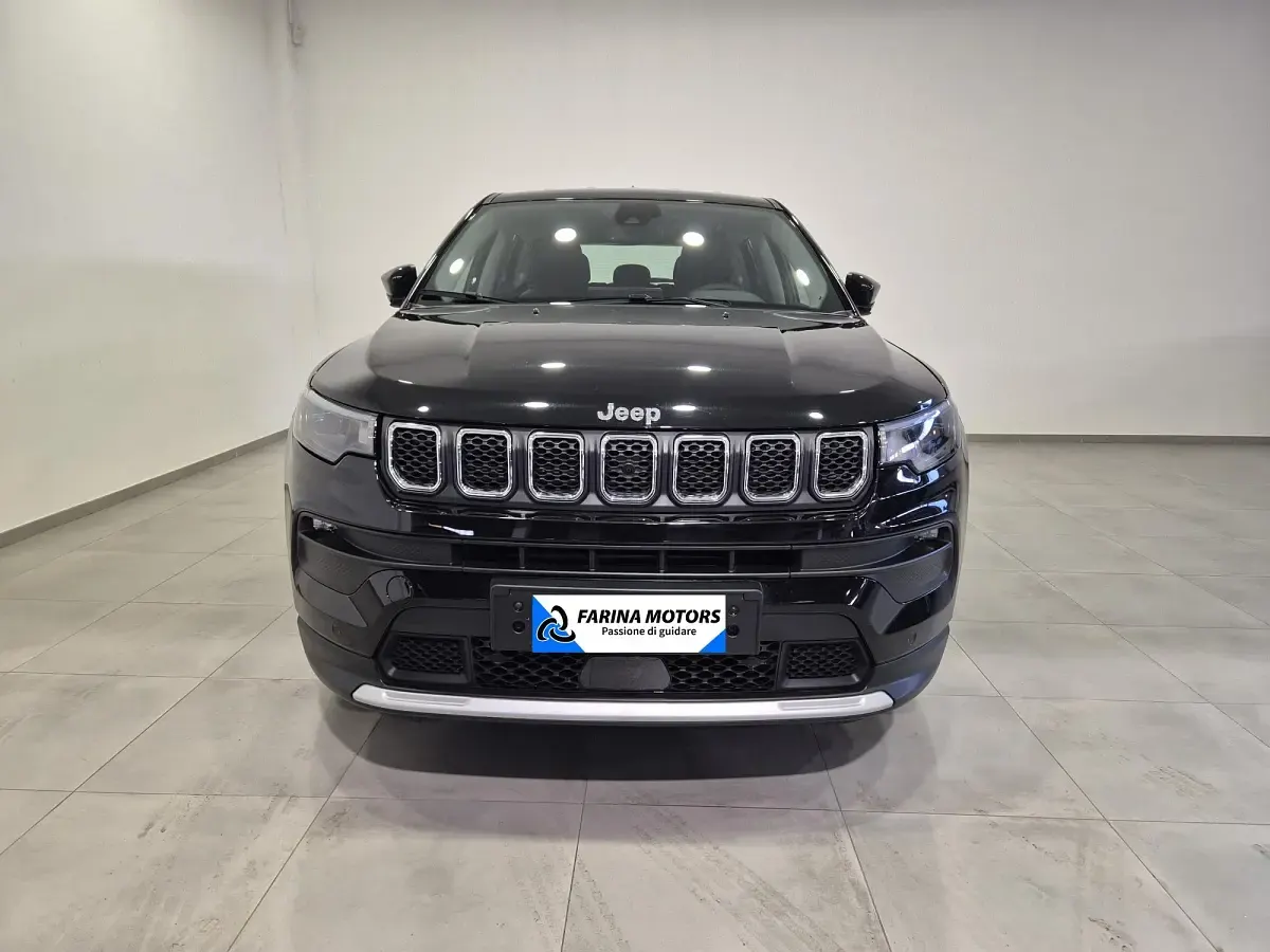 Usado Jeep Compass Altitude 131 CV (96 kW) 2024 Negro SUV