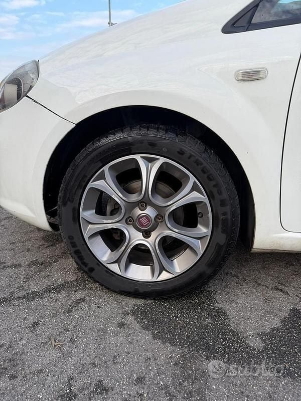 Usata Fiat Grande Punto 75 CV (55 kW) 2013 Bianco Utilitaria