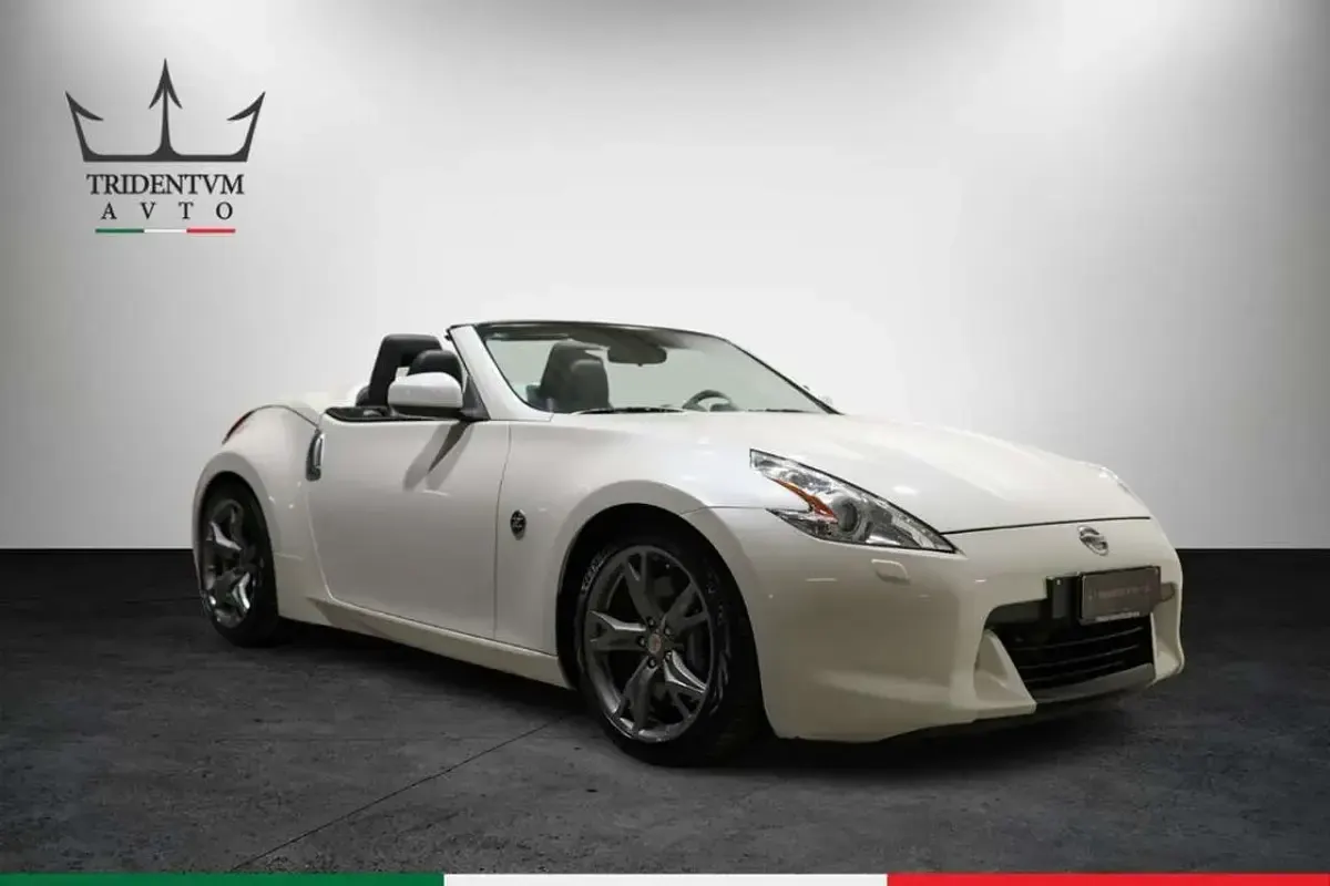 Usata Nissan 370Z 332 CV (244 kW) 2011 Bianco Cabrio