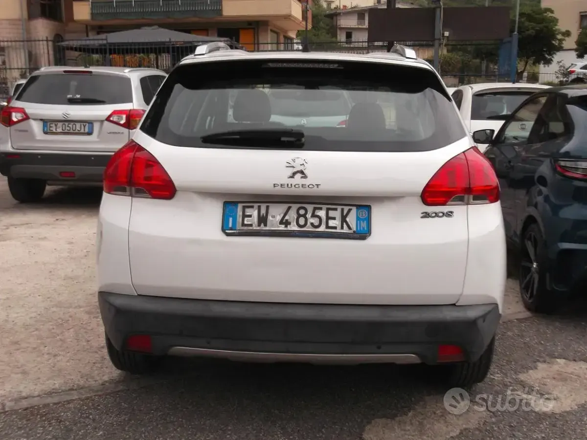 Usata Peugeot 2008 Allure 82 CV (60 kW) 2015 Bianco SUV