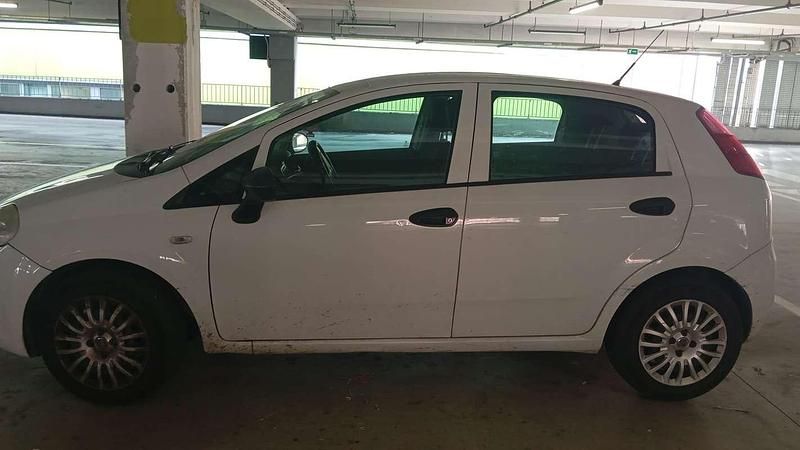 Usata Fiat Grande Punto Active 75 CV (55 kW) 2012 Bianco Utilitaria