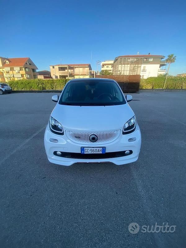 Bianco Usata 2019 Smart ForFour Brabus Due volumi | 17.000 € (Buon prezzo) - Immagine 1/4