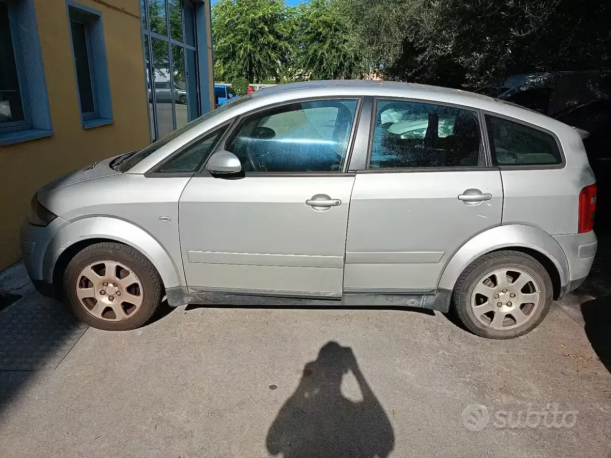 Usata Audi A2 75 CV (55 kW) 2005 Grigio Utilitaria