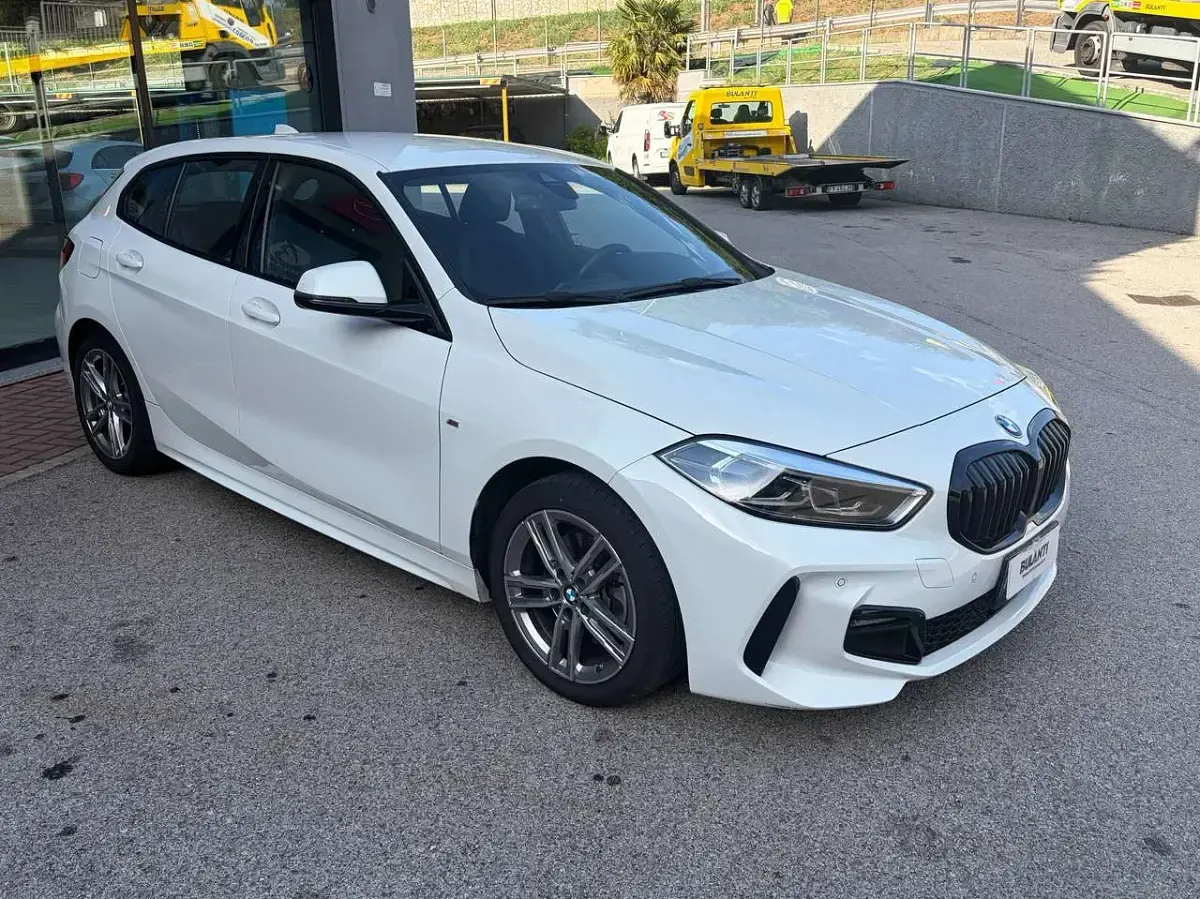 Usata BMW 116 M Sport 116 CV (85 kW) 2022 Bianco Utilitaria