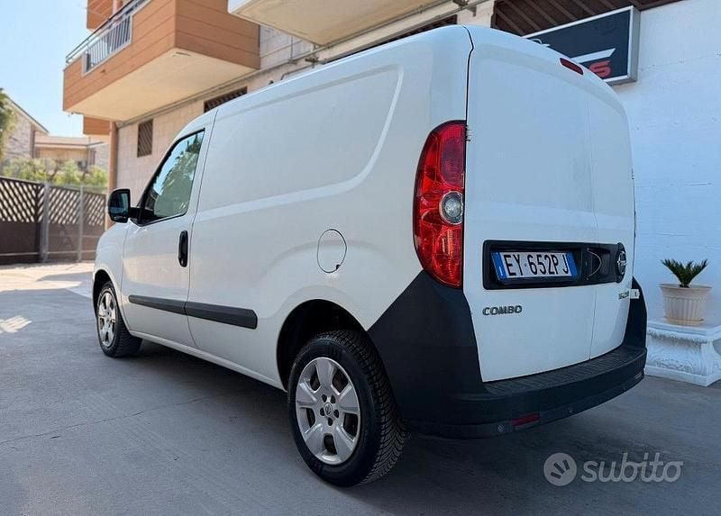Usata Opel Combo 105 CV (77 kW) 2015 Bianco Monovolume
