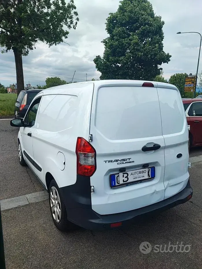 Usata Ford Tourneo Connect Titanium 101 CV (74 kW) 2020 Bianco Monovolume