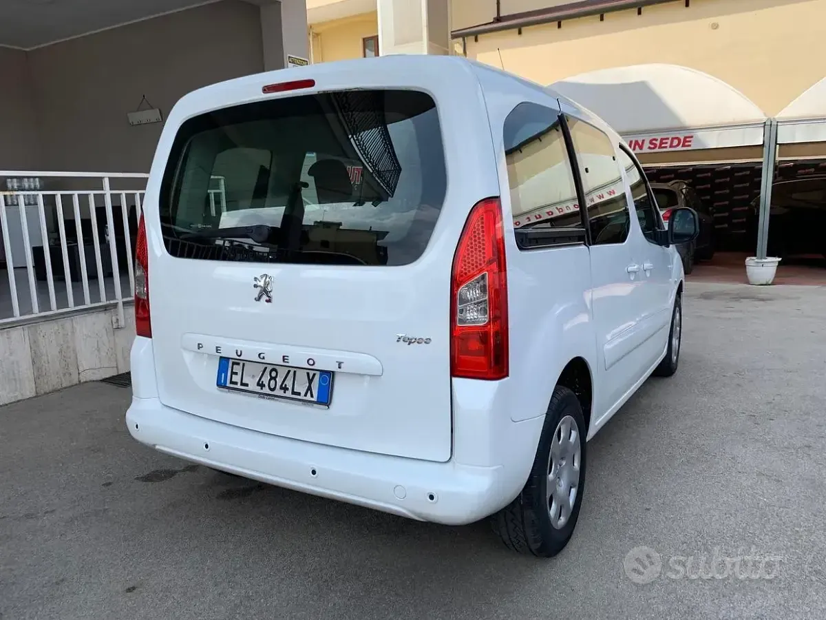 Usata Peugeot Partner Tepee 92 CV (67 kW) 2012 Bianco Monovolume