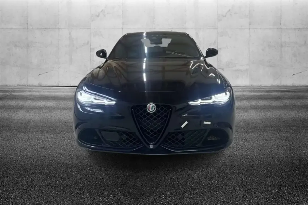 Usata Alfa Romeo Giulia Quadrifoglio 519 CV (381 kW) 2023 Nero metallizzato Berlina
