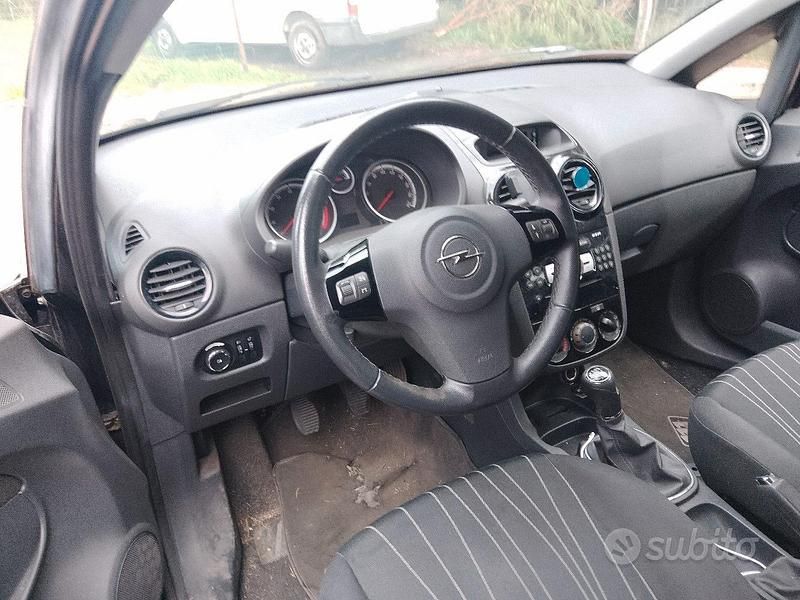 Usata Opel Corsa 2011 Nero Utilitaria
