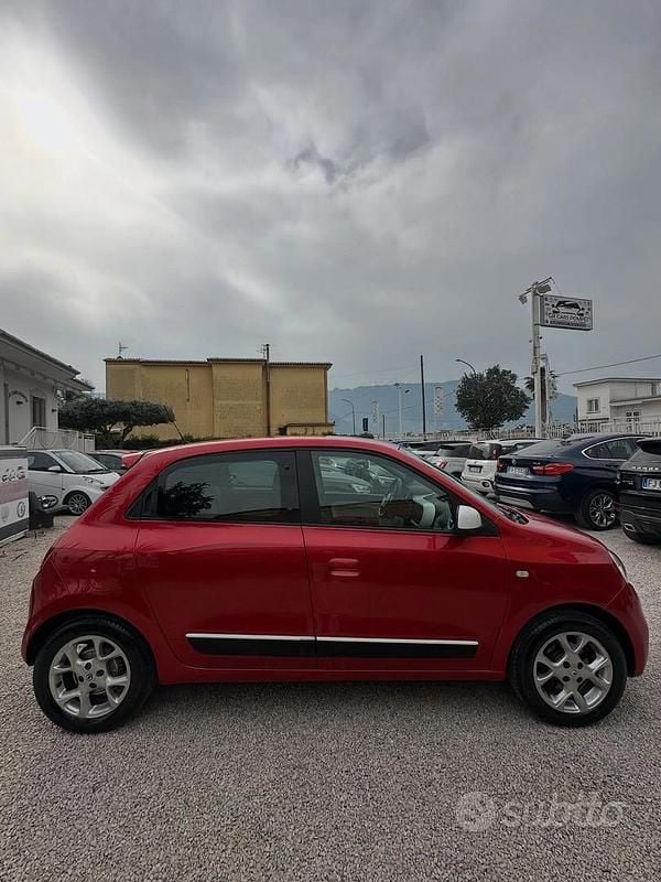 Usata Renault Twingo SE 69 CV (50 kW) 2015 Rosso Utilitaria