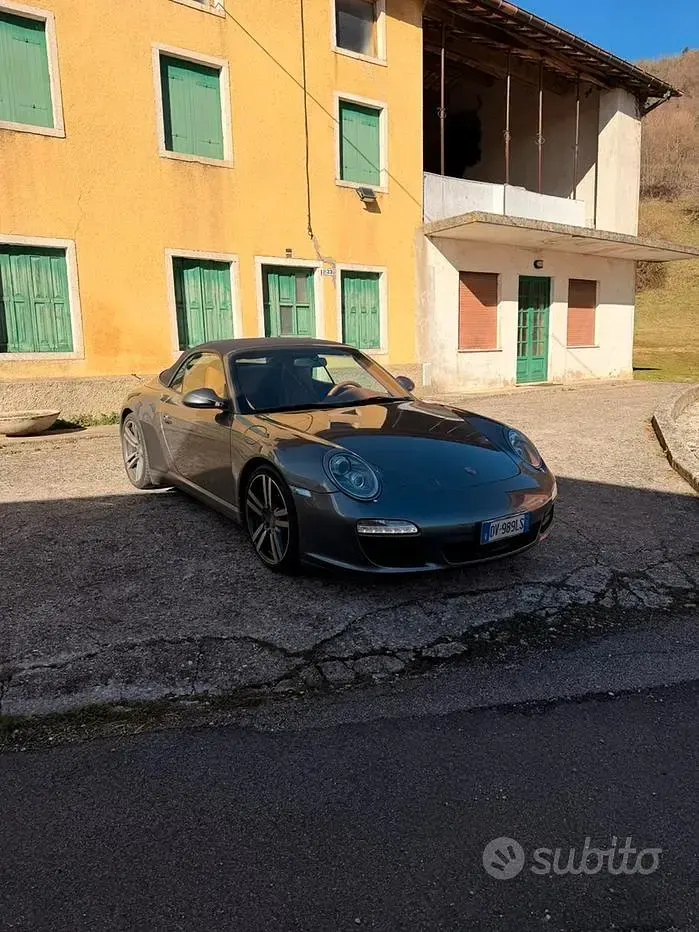 Usata Porsche 997 385 CV (283 kW) 2009 Grigio Cabrio