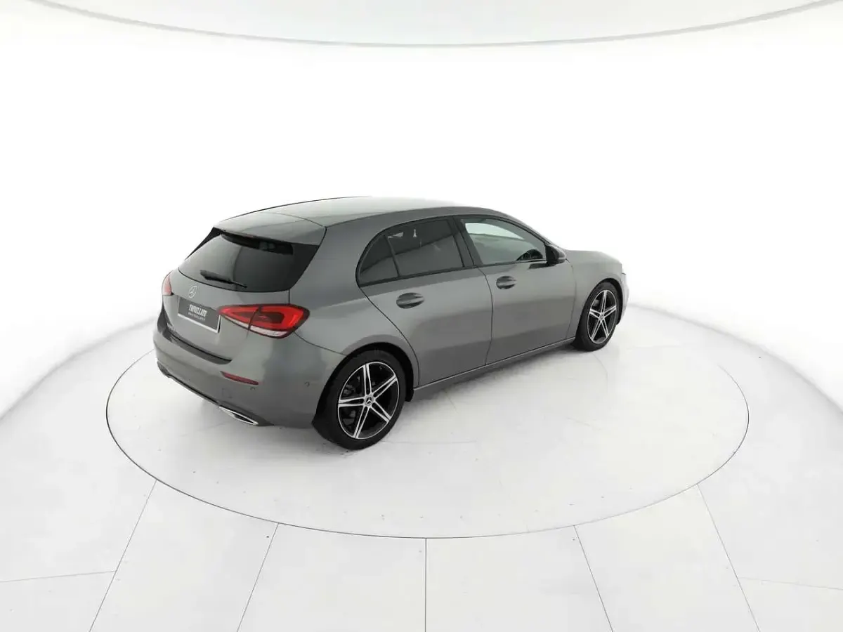 Usata Mercedes A180 116 CV (85 kW) 2019 Grigio Berlina