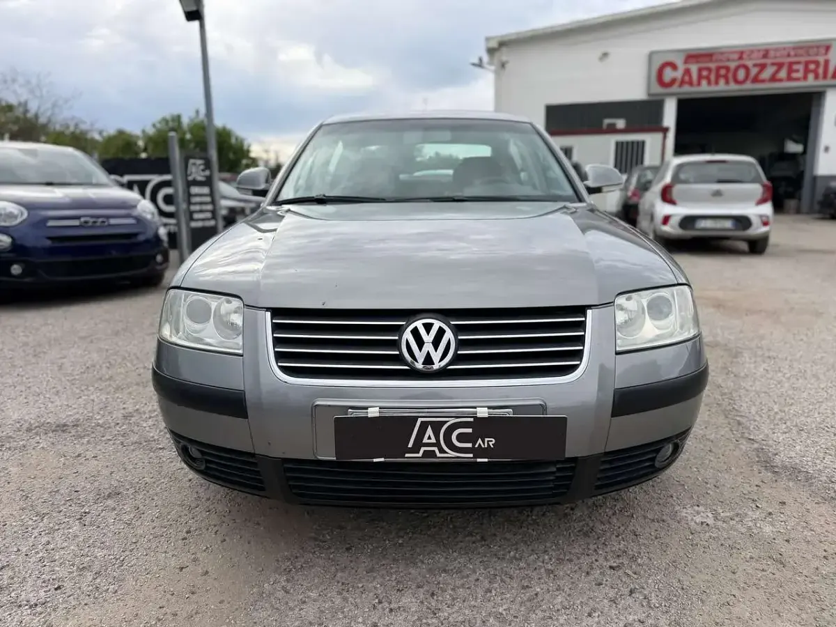 Usata VW Passat Executive 131 CV (96 kW) 2005 Marrone Berlina