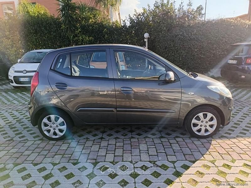 Usata Hyundai i10 Classic 69 CV (50 kW) 2012 Gray Utilitaria