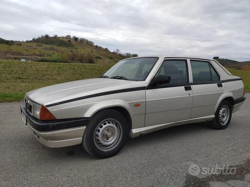 Usata Alfa Romeo 75 1991 Grigio Berlina