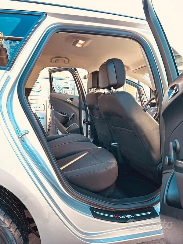 Usata Opel Astra 125 CV (91 kW) 2014 Grigio Station wagon