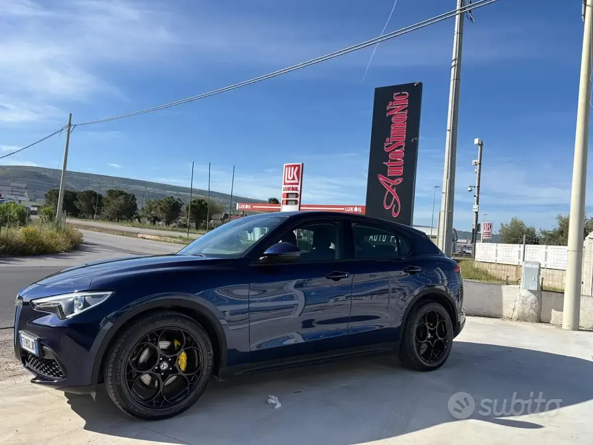 Usata Alfa Romeo Stelvio Business 160 CV (117 kW) 2019 Blu SUV