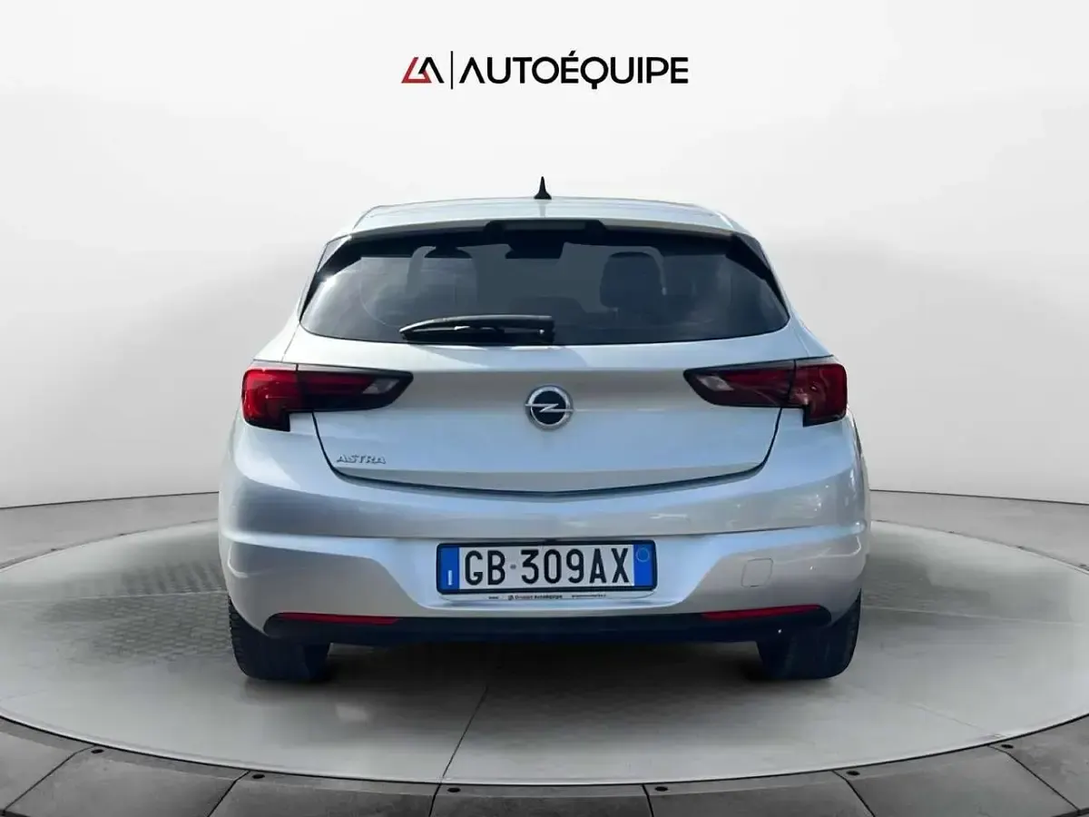 Käytetty Opel Astra Business Elegance 122 HP (89 kW) 2020 Harmaa Sedan