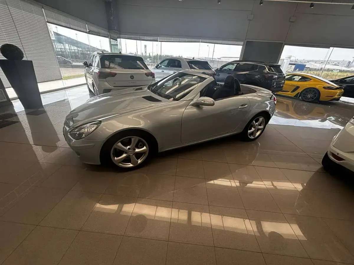 Usata Mercedes SLK280 231 CV (169 kW) 2007 Argento Cabrio