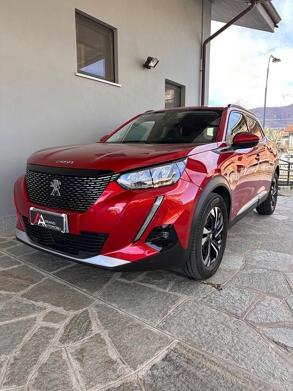Usata Peugeot 2008 Allure 102 CV (75 kW) 2020 Rosso SUV