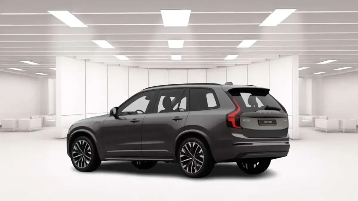 Usata Volvo XC90 Ultra 310 CV (228 kW) 2025 Platinum grey metallizzato SUV