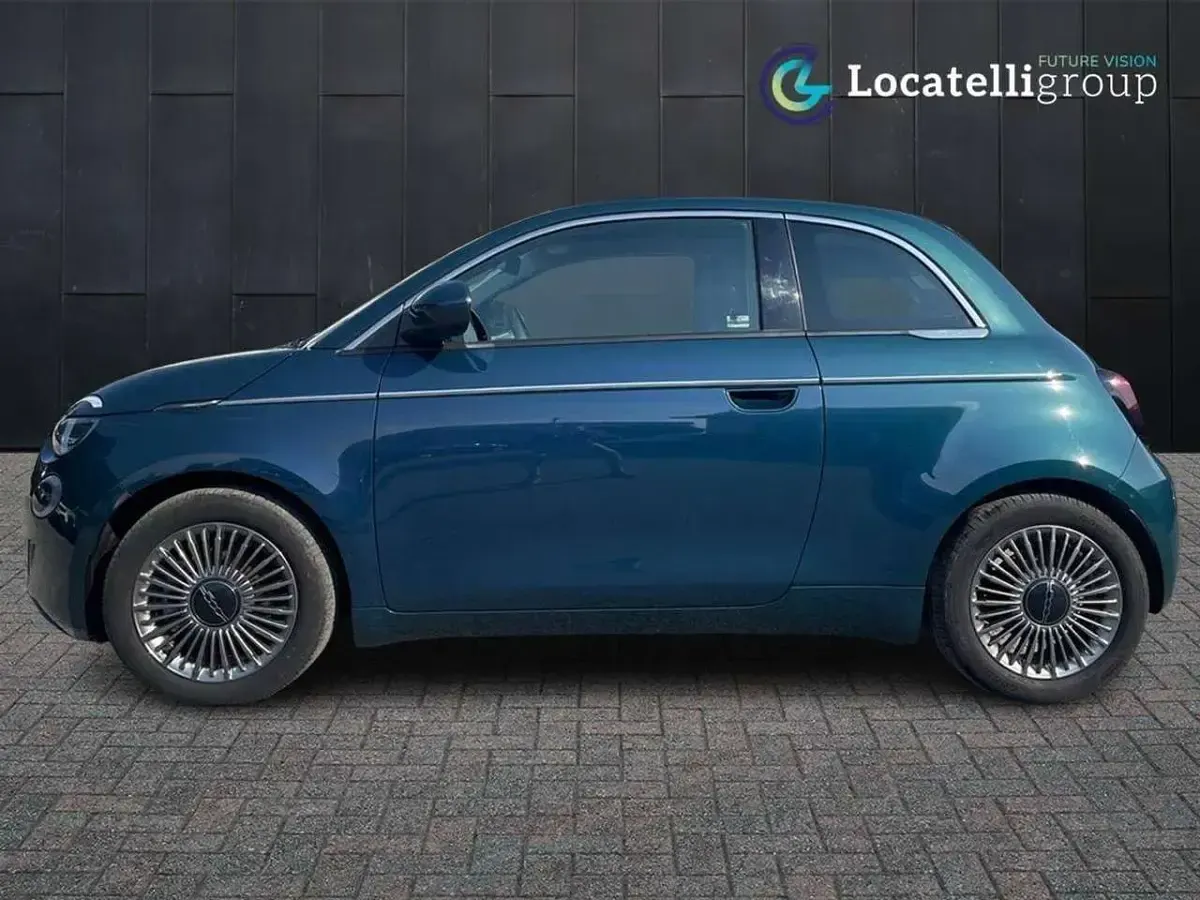 Usata Fiat 500e Icon 86 kW (118 CV) 2022 Ocean green Cabrio