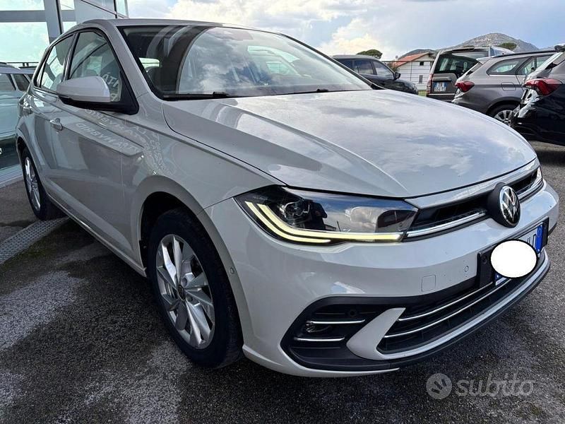 Usado VW Polo Life 80 CV (58 kW) 2023 Beige Utilitario