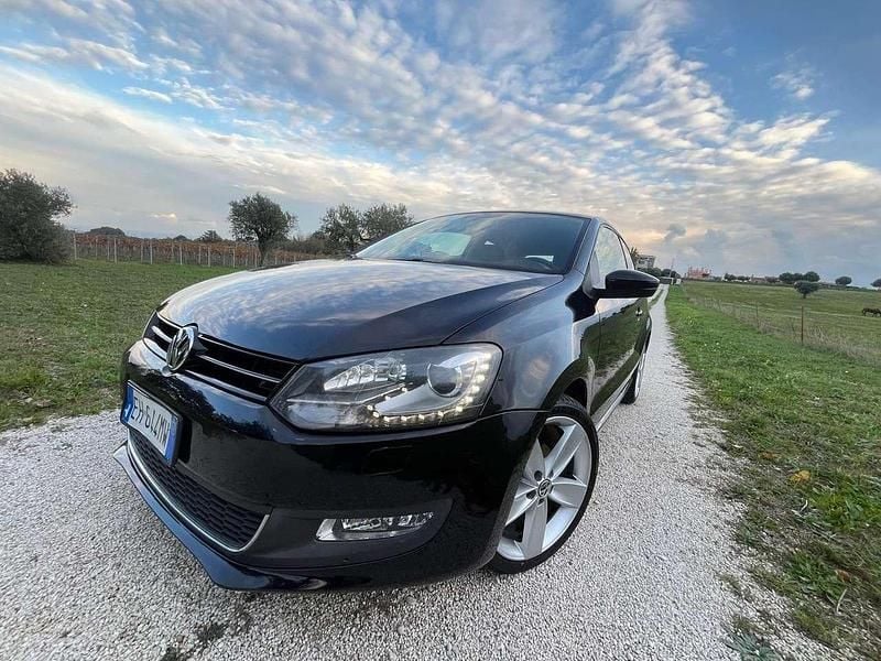 Nero Usata 2011 VW Polo Highline Tre volumi | 5900 € (Buon prezzo) - Immagine 1/4
