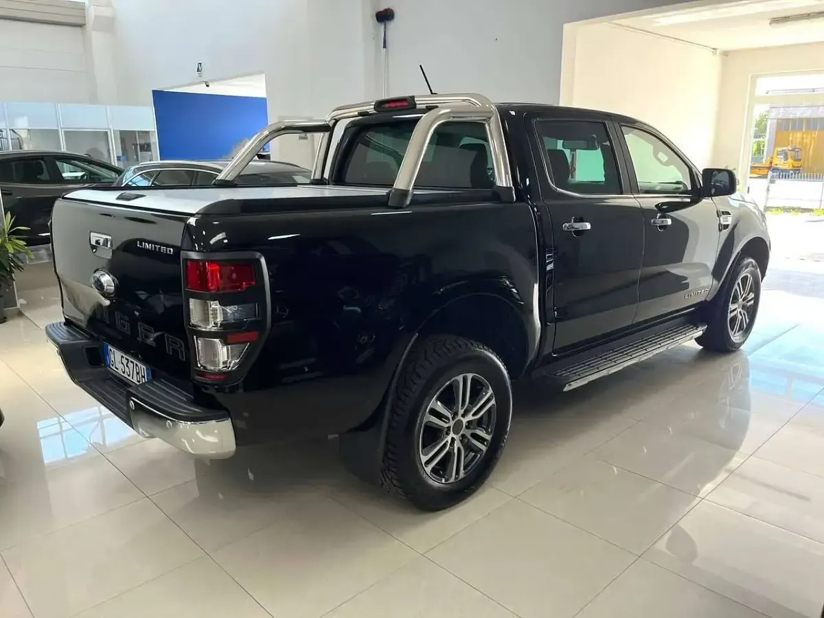 Usata Ford Ranger Limited 170 CV (125 kW) 2022 Absolute black Pick-up