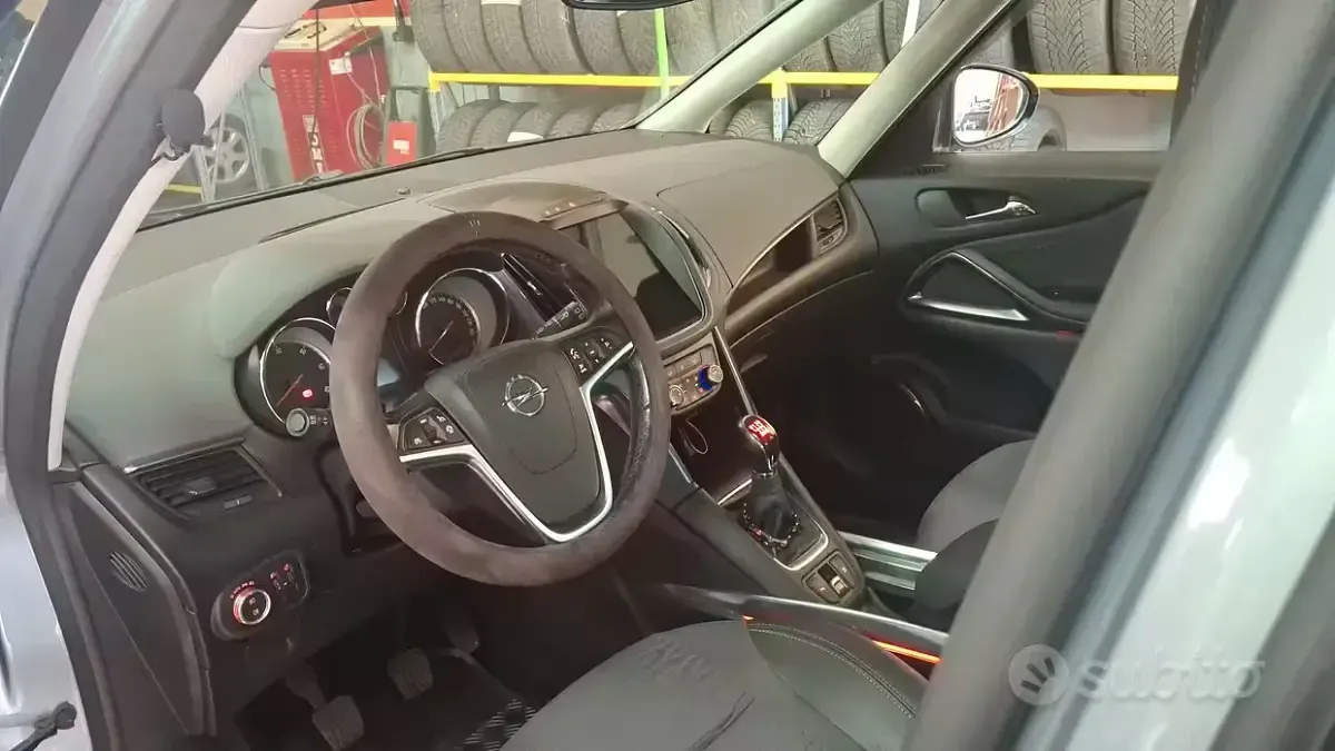 Usata Opel Zafira 130 CV (95 kW) 2012 Grigio Monovolume